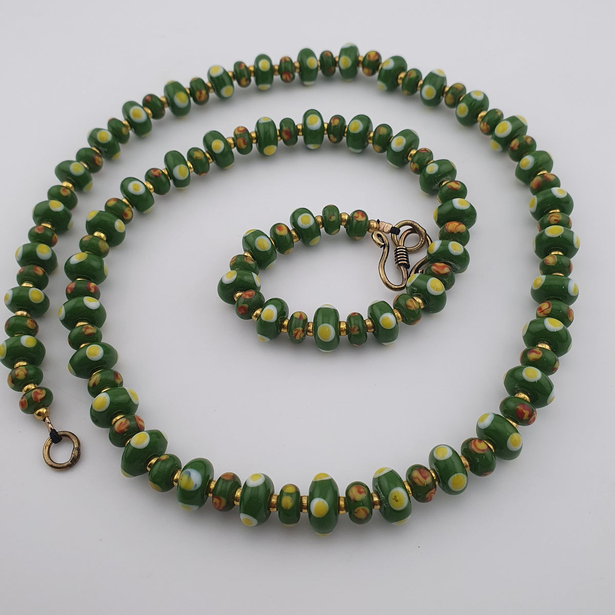 Vintage Venetian Style Green Eyes Tire Shape Glass Beads Necklace