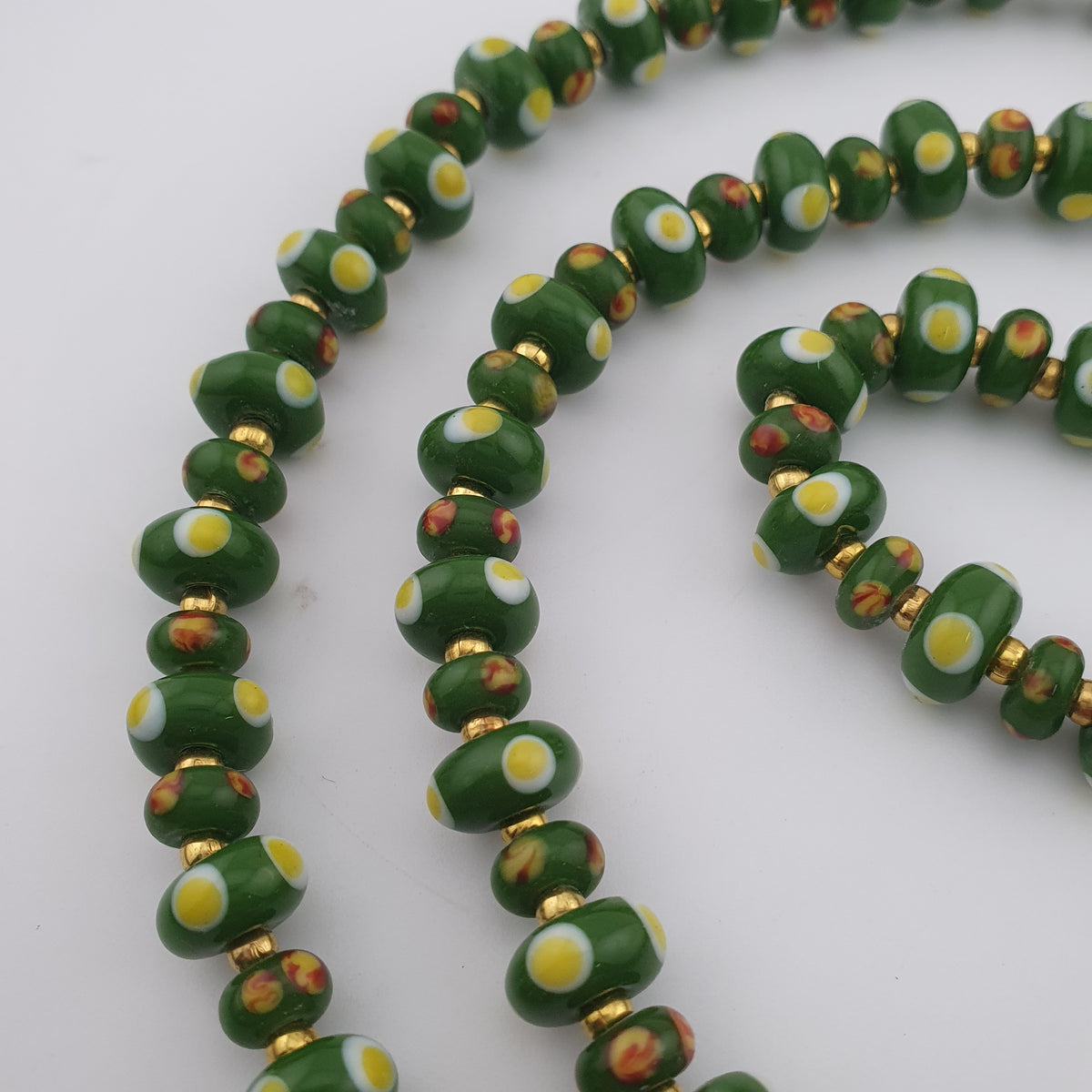 Vintage Venetian Style Green Eyes Tire Shape Glass Beads Necklace