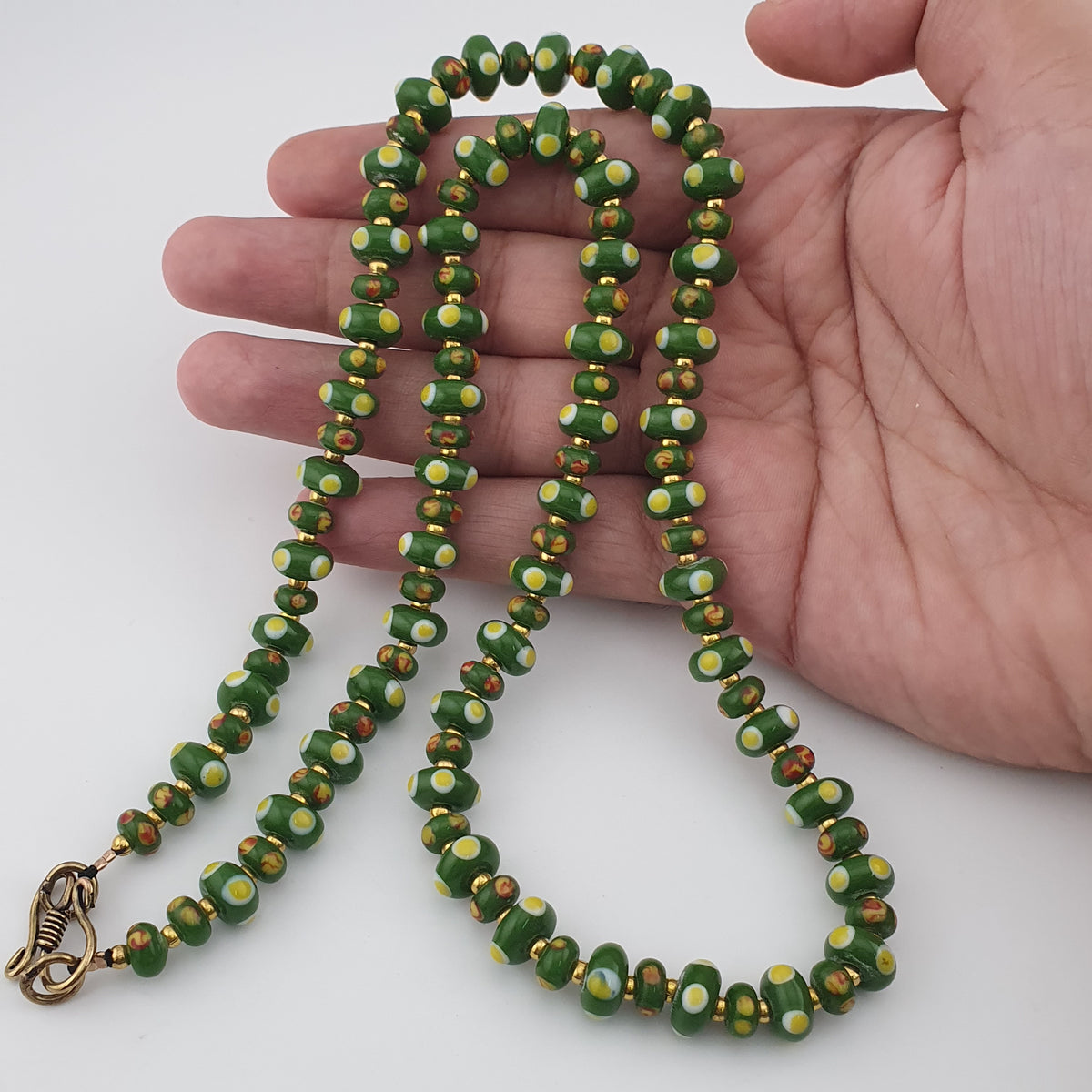 Vintage Venetian Style Green Eyes Tire Shape Glass Beads Necklace