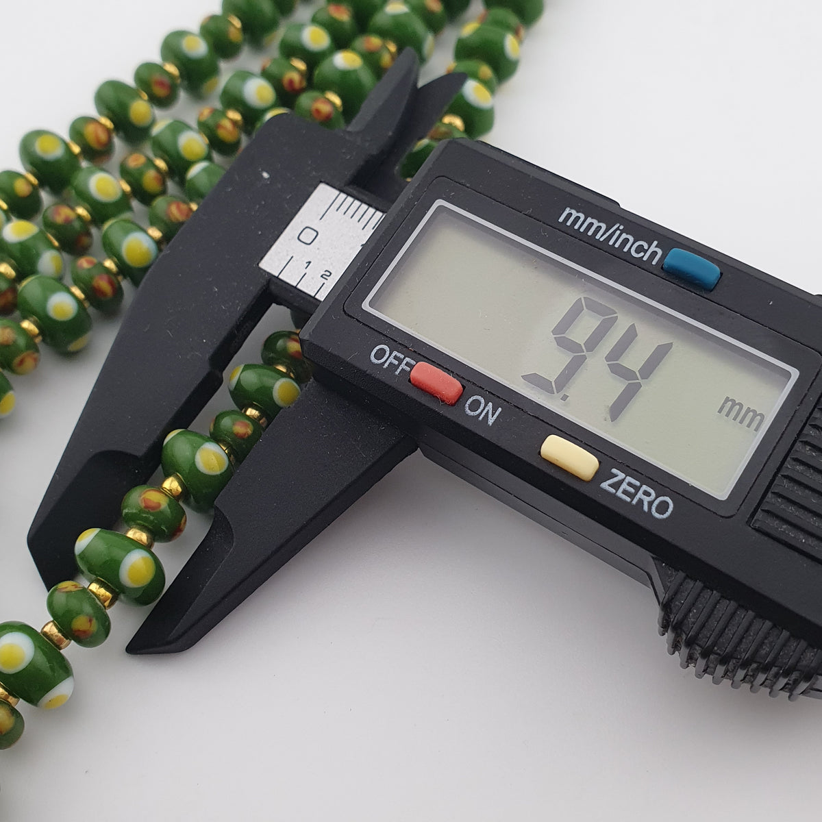 Vintage Venetian Style Green Eyes Tire Shape Glass Beads Necklace