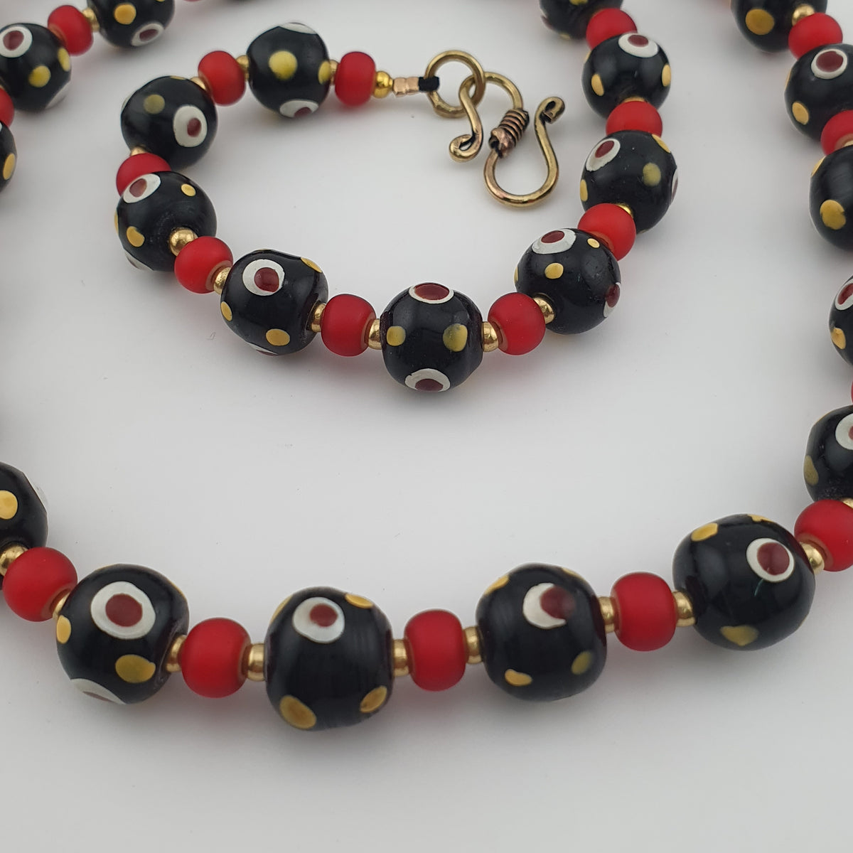 Collier en perles de verre « skunk eyes » vénitiennes et « whiteheart » vénitiennes