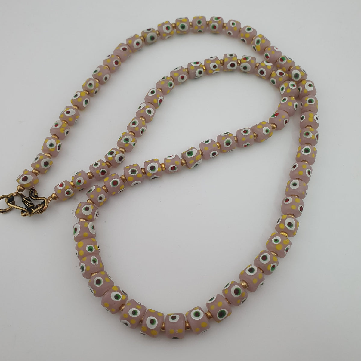 Halskette mit kleinen Glasperlen im venezianischen Vintage-Stil