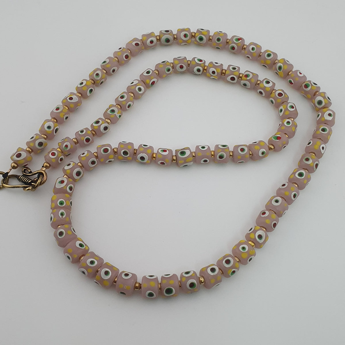 Halskette mit kleinen Glasperlen im venezianischen Vintage-Stil