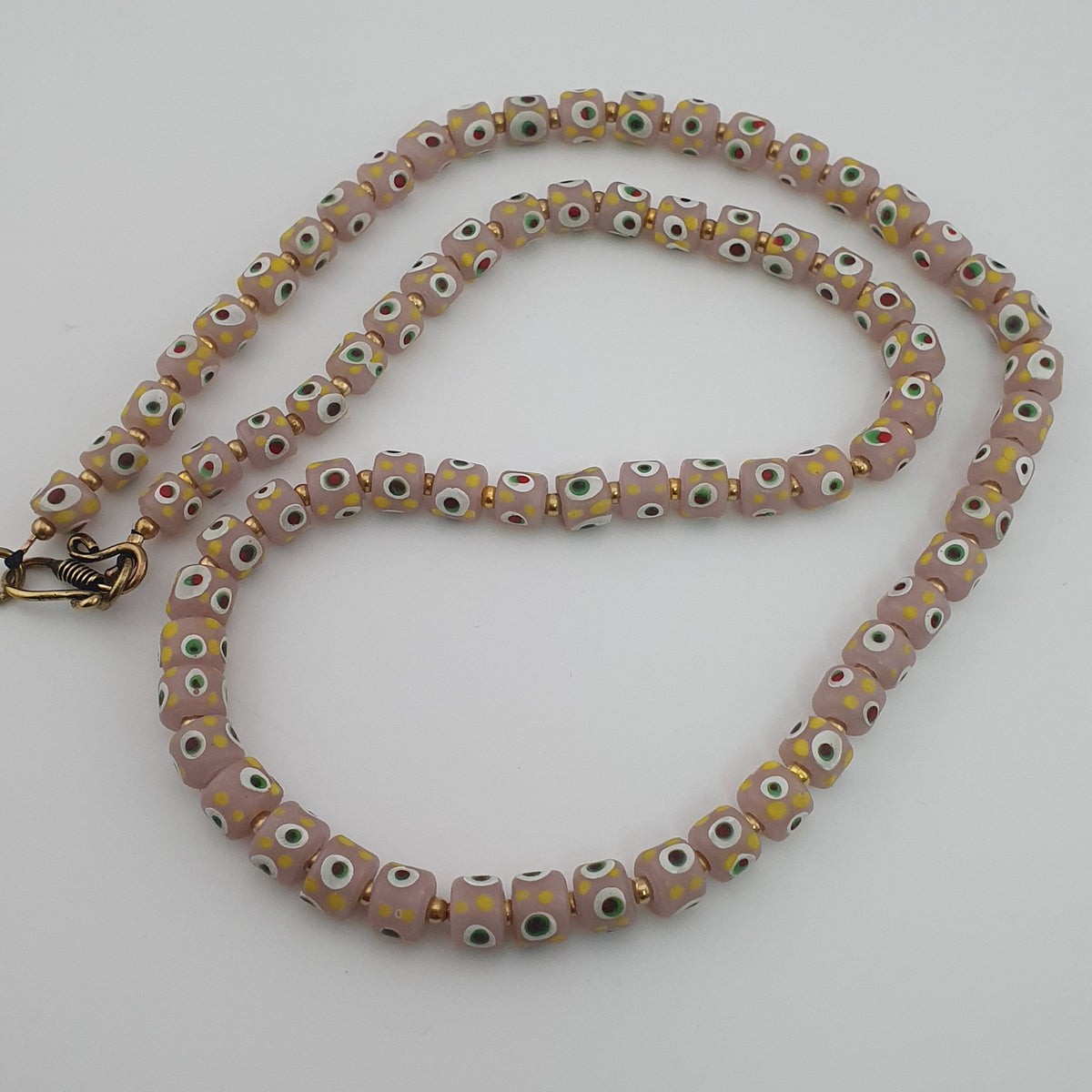 Halskette mit kleinen Glasperlen im venezianischen Vintage-Stil
