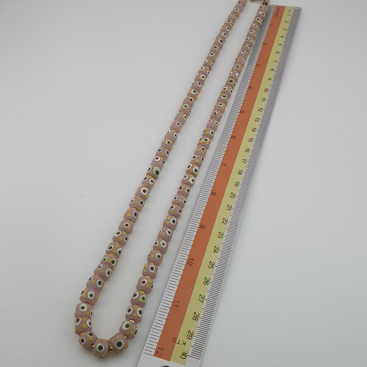 Halskette mit kleinen Glasperlen im venezianischen Vintage-Stil