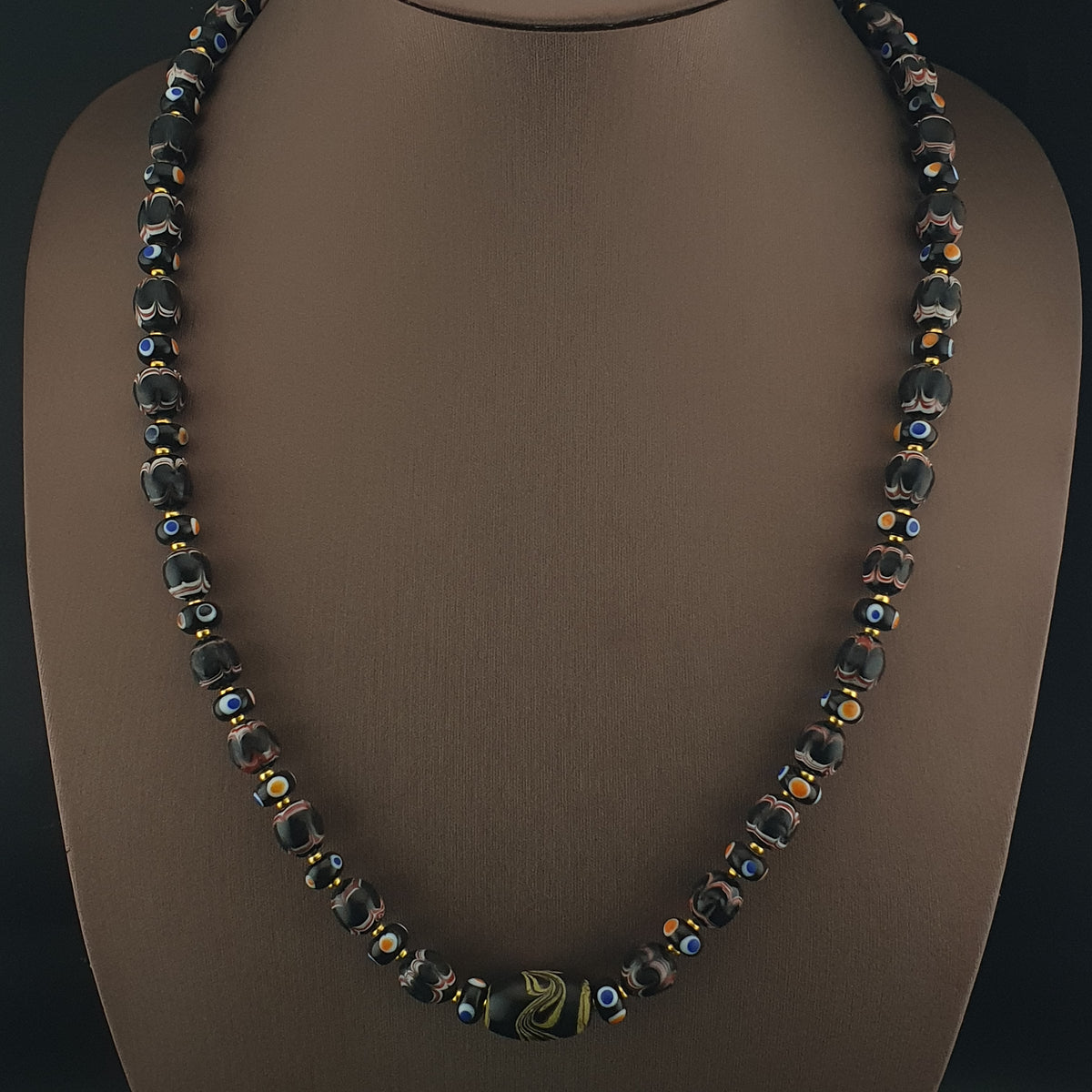 Collier de perles de verre de style vénitien ancien avec yeux de commerce