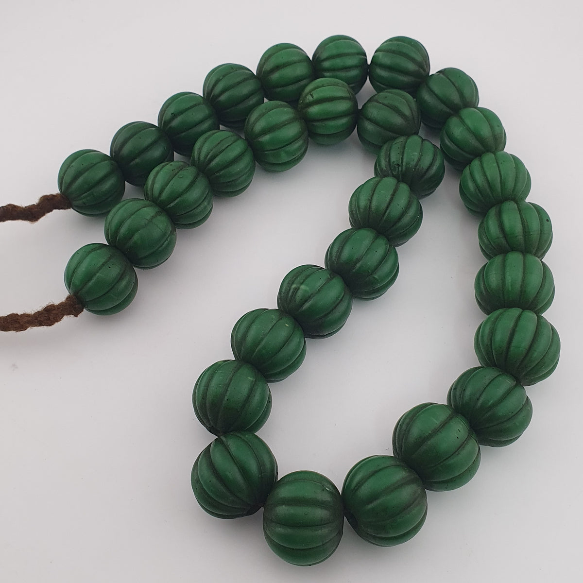 Collier de perles africaines anciennes de grande taille en forme de melon vert