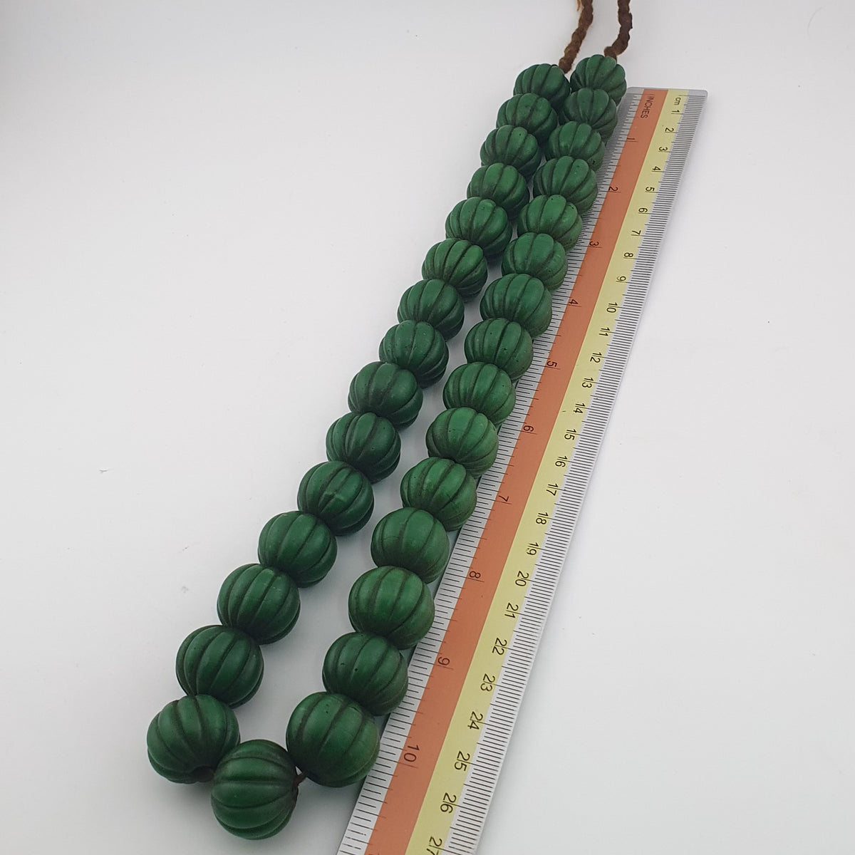 Collier de perles africaines anciennes de grande taille en forme de melon vert