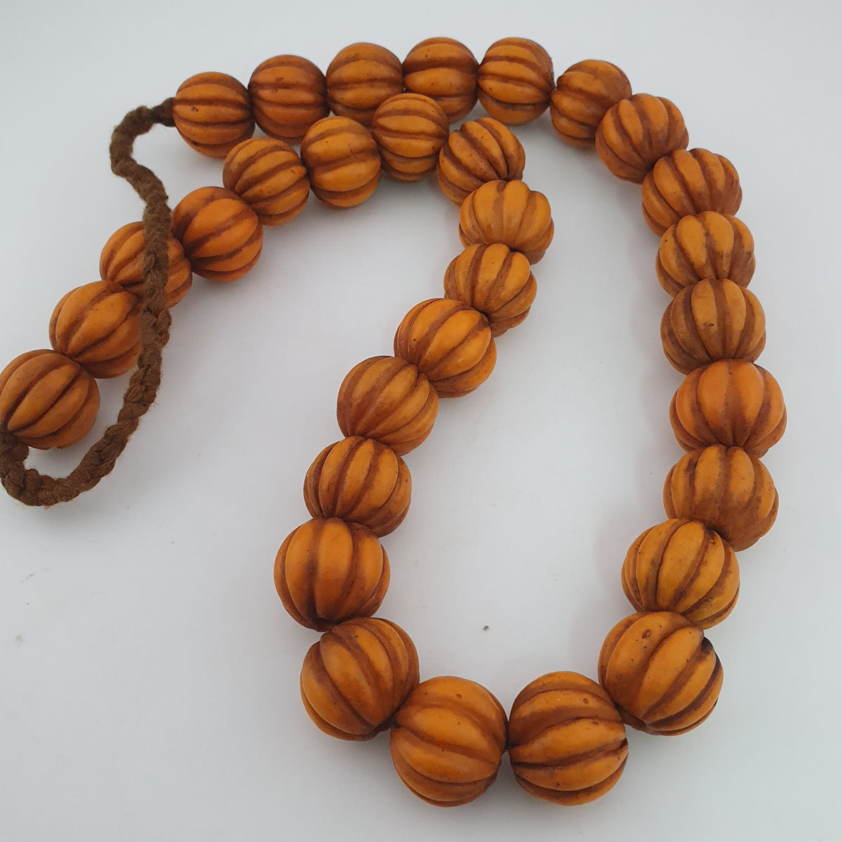 Antike afrikanische orangefarbene Melonenform Glasperlenkette