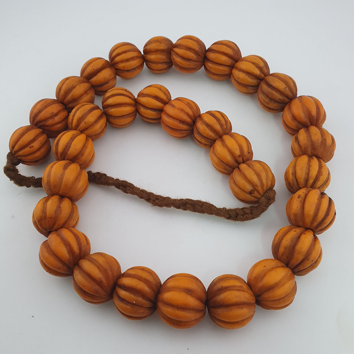 Antike afrikanische orangefarbene Melonenform Glasperlenkette