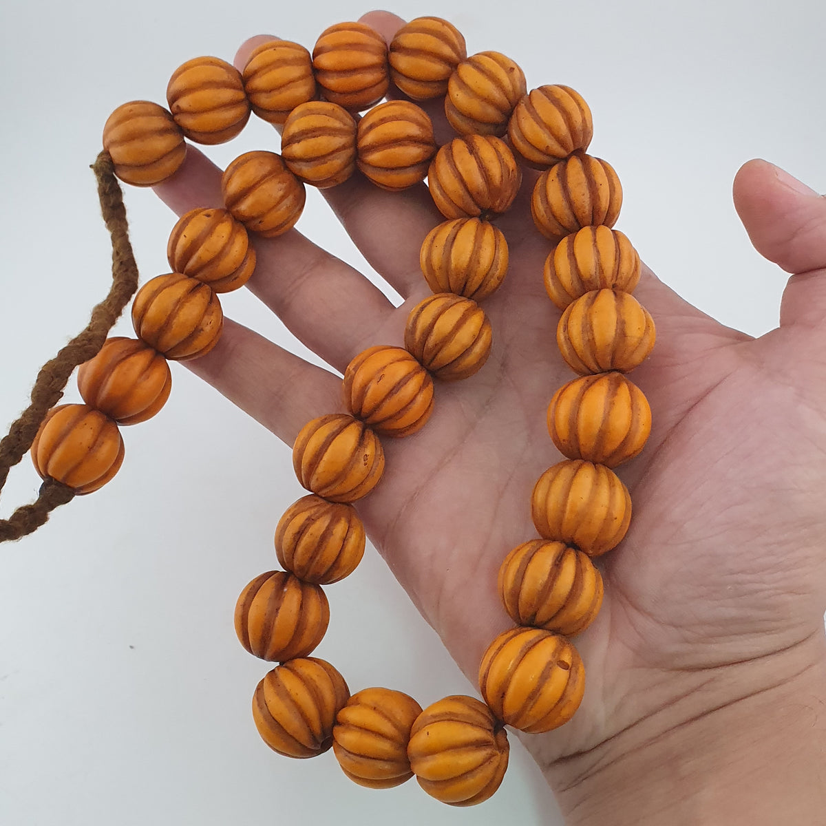 Antike afrikanische orangefarbene Melonenform Glasperlenkette