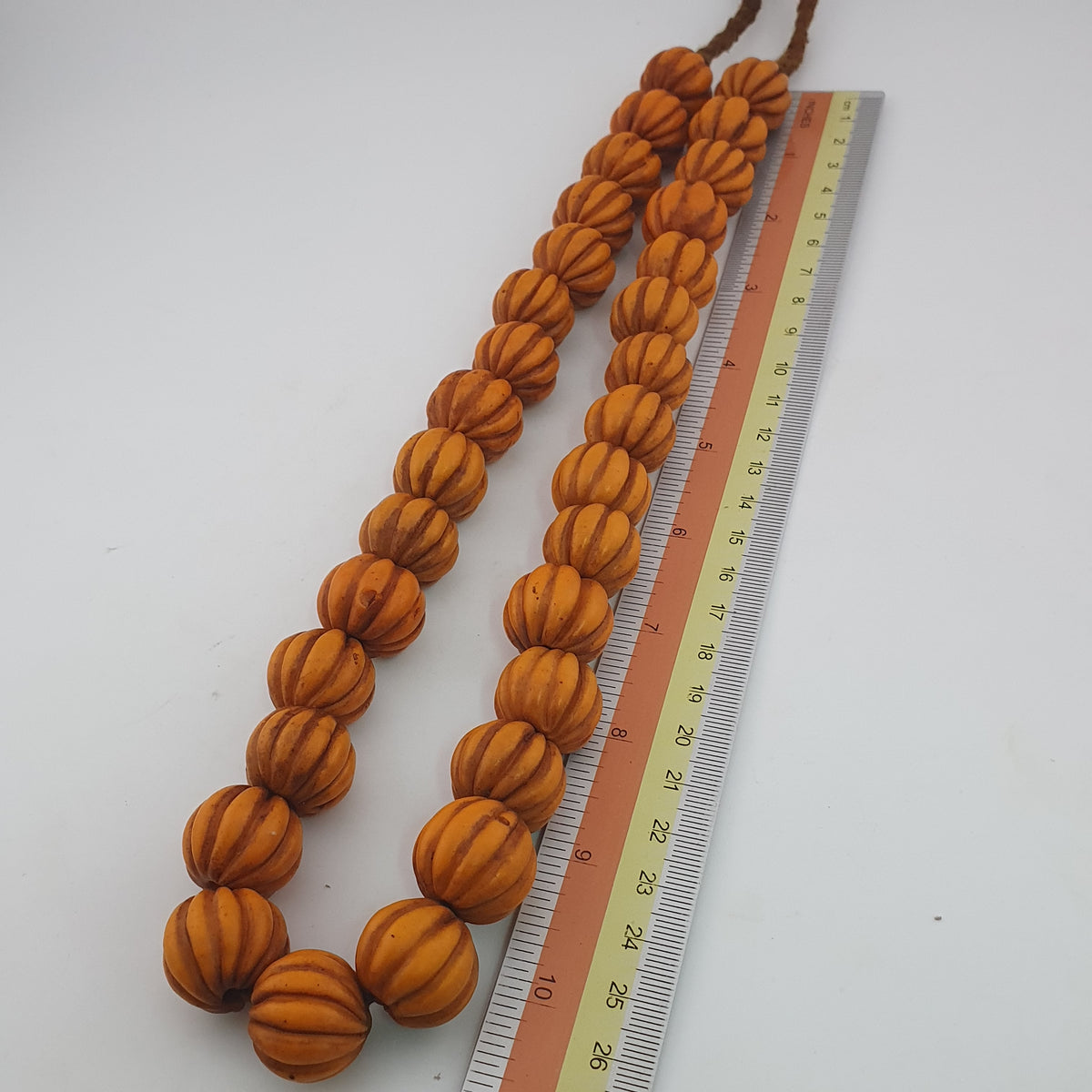 Antike afrikanische orangefarbene Melonenform Glasperlenkette