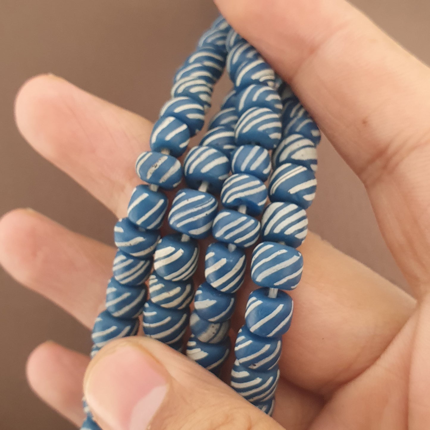 Vintage Afrikanischer Stil Weißer Streifen Blau 7mm -8mm Glasperlen Halskette Strang