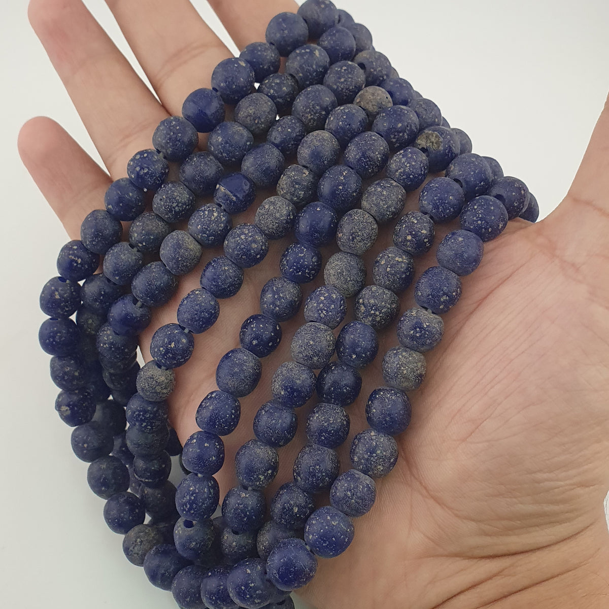 Stränge aus antik anmutenden, kobaltblauen Glasperlen im afrikanischen Stil, 9-10mm