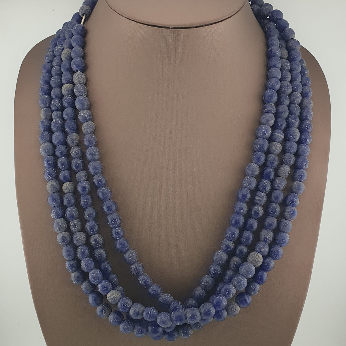 Stränge aus antik anmutenden, kobaltblauen Glasperlen im afrikanischen Stil, 9-10mm