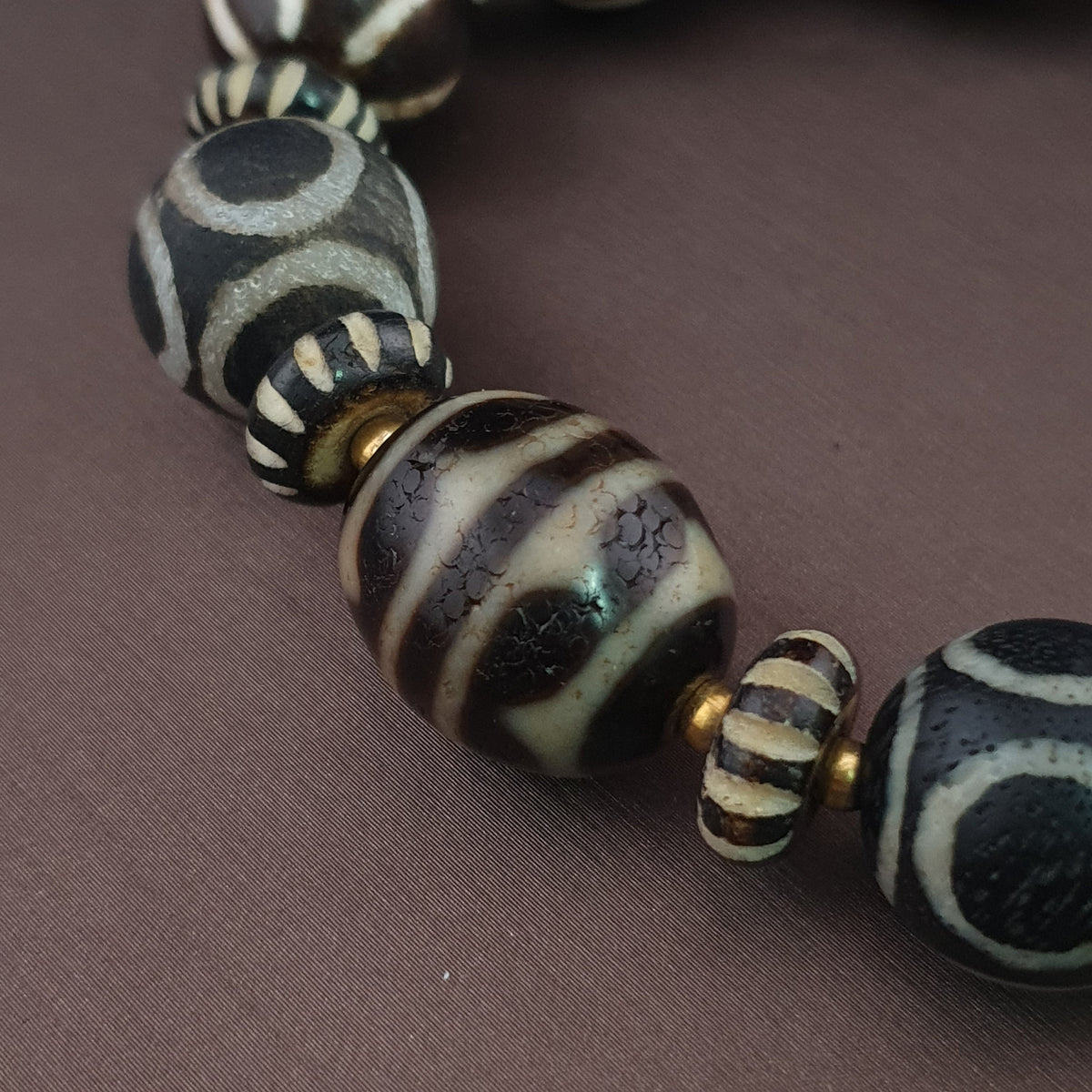 Antikes burmesisches Pumtek-Pyu- & Dzi-Achatperlenarmband