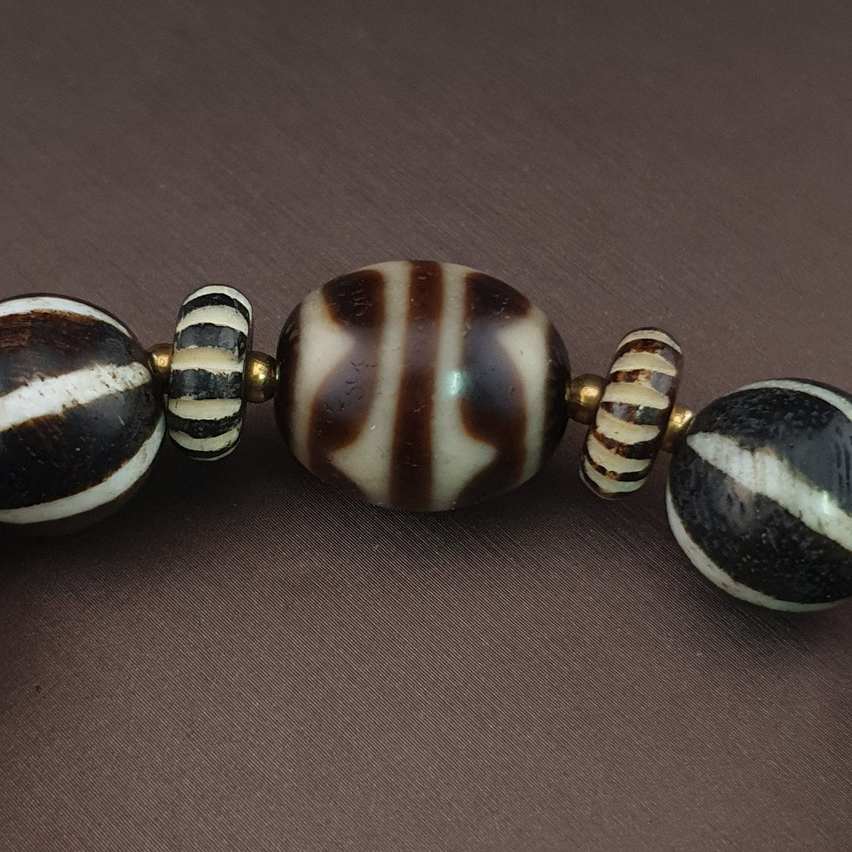 Antikes burmesisches Pumtek-Pyu- & Dzi-Achatperlenarmband