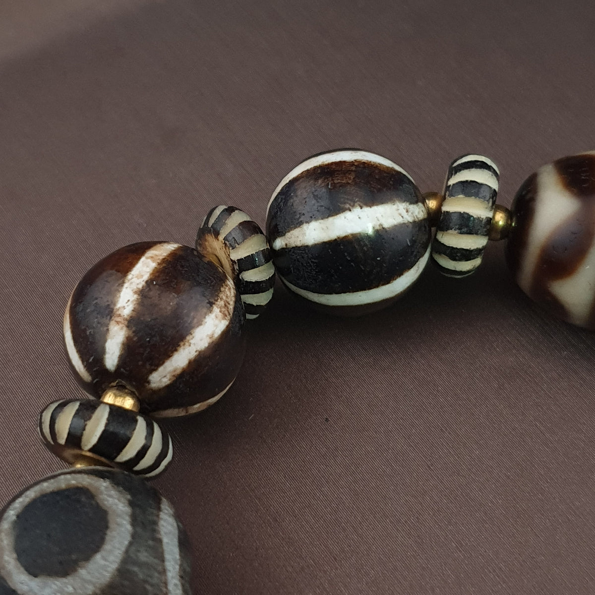 Antikes burmesisches Pumtek-Pyu- & Dzi-Achatperlenarmband