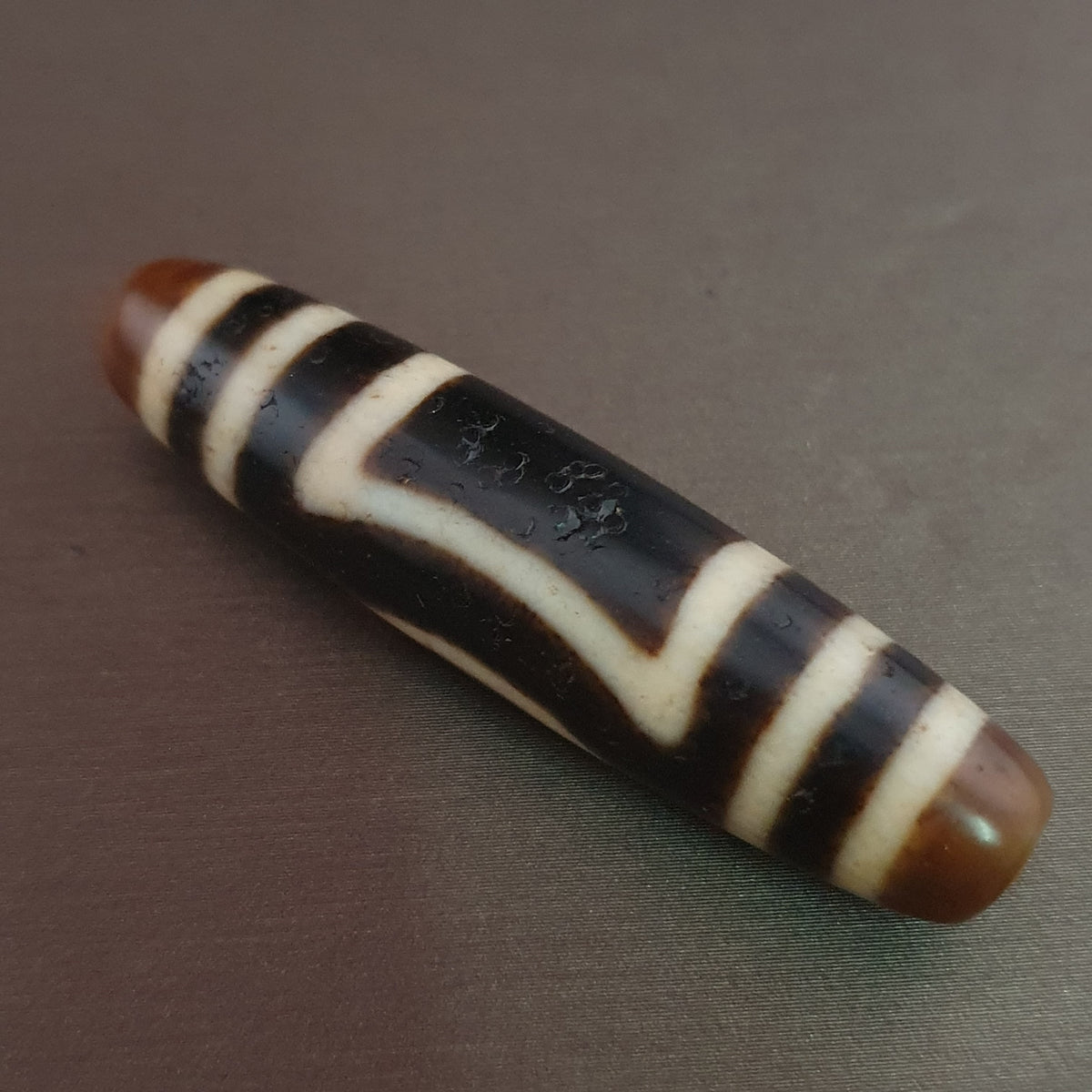 Pendentif amulette Dzi en agate tibétaine himalayenne antique œil carré rond