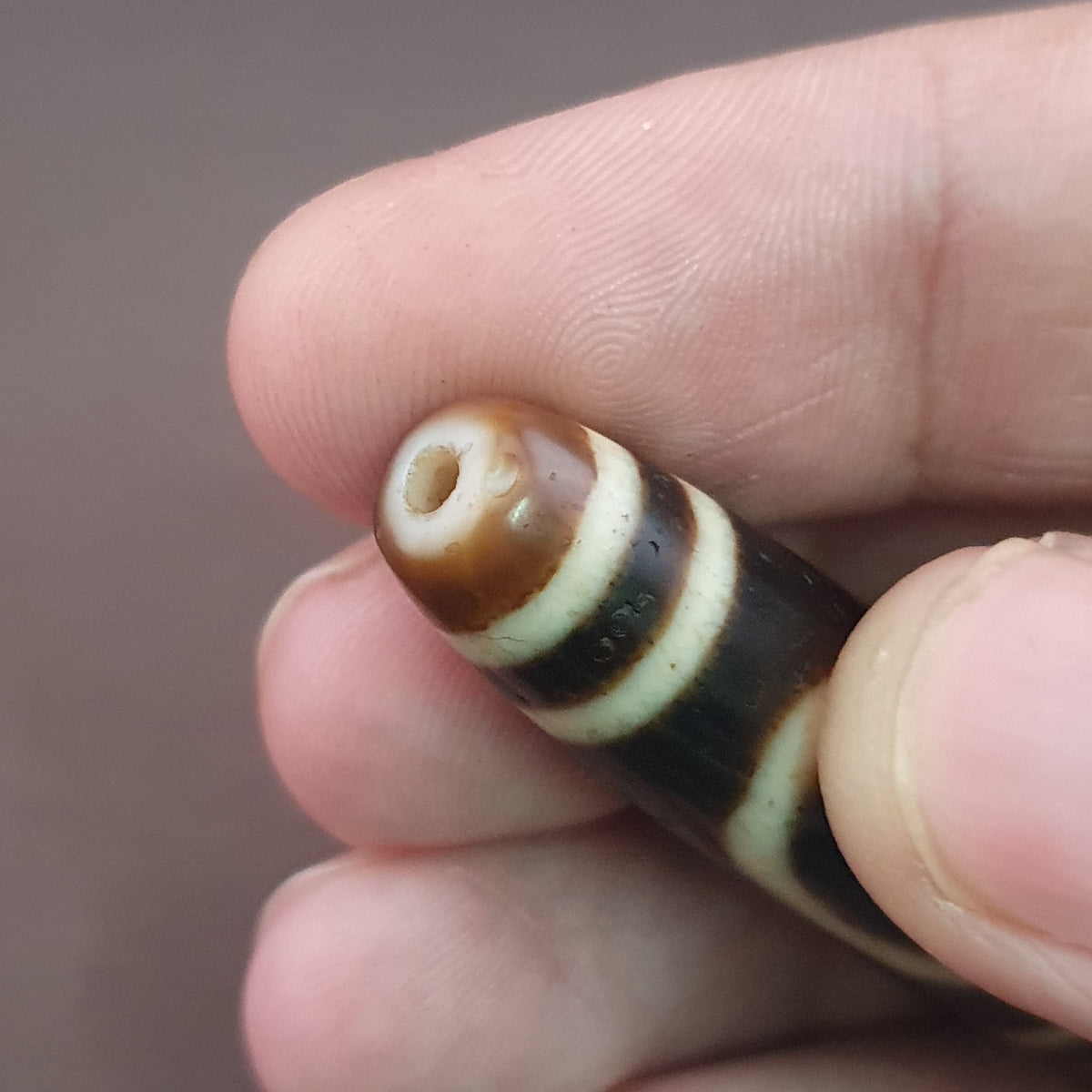 Pendentif amulette Dzi en agate tibétaine himalayenne antique œil carré rond