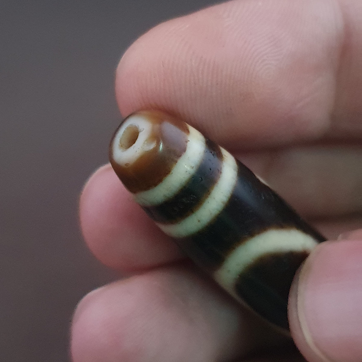 Pendentif amulette Dzi en agate tibétaine himalayenne antique œil carré rond