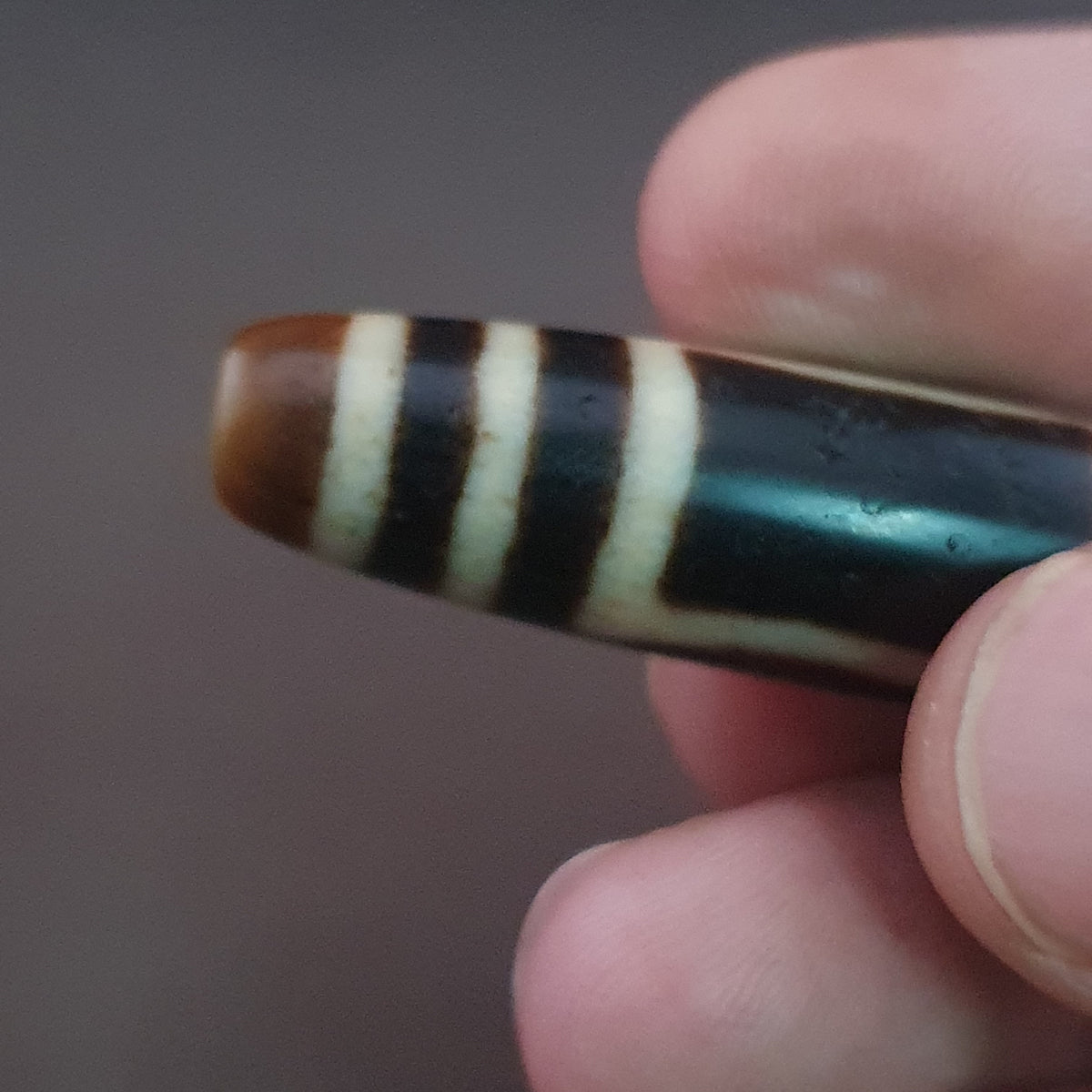 Pendentif amulette Dzi en agate tibétaine himalayenne antique œil carré rond