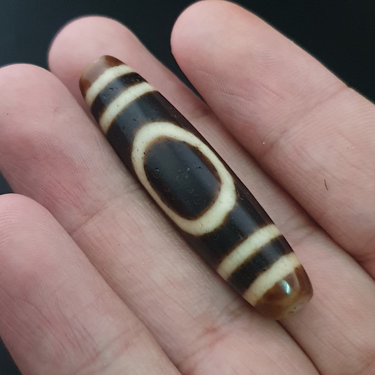 Pendentif amulette Dzi en agate tibétaine himalayenne antique œil carré rond