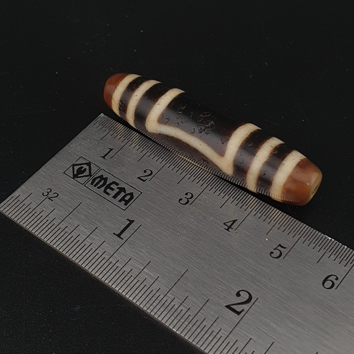 Pendentif amulette Dzi en agate tibétaine himalayenne antique œil carré rond