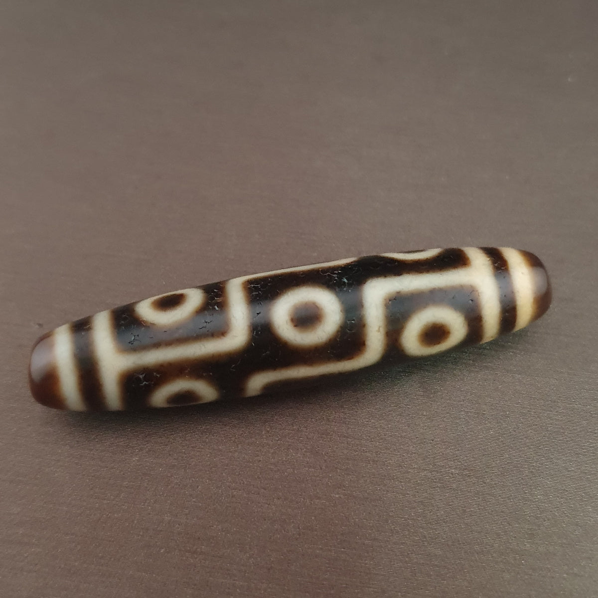 Pendentif amulette ancienne en perle tibétaine Agate Dzi 9 yeux de l'Himalaya