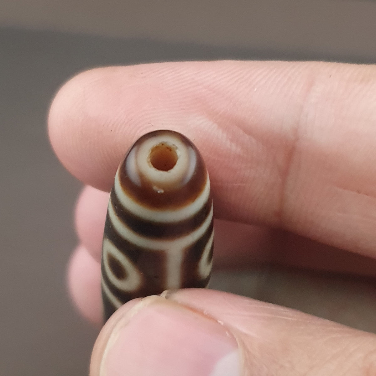 Pendentif amulette ancienne en perle tibétaine Agate Dzi 9 yeux de l'Himalaya