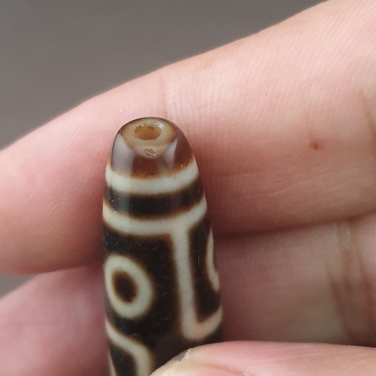 Pendentif amulette ancienne en perle tibétaine Agate Dzi 9 yeux de l'Himalaya