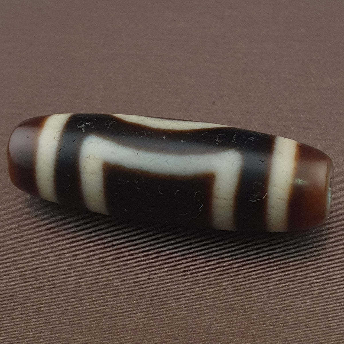 Pendentif amulette perle Dzi en agate antique, cercles et carrés himalayens tibétains