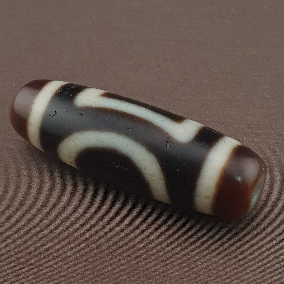 Pendentif amulette perle Dzi en agate antique, cercles et carrés himalayens tibétains