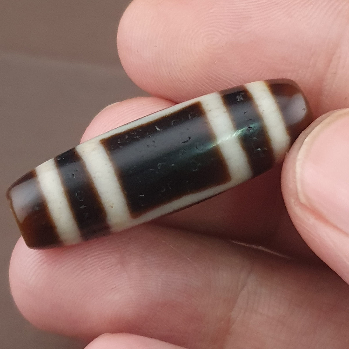 Pendentif amulette perle Dzi en agate antique, cercles et carrés himalayens tibétains