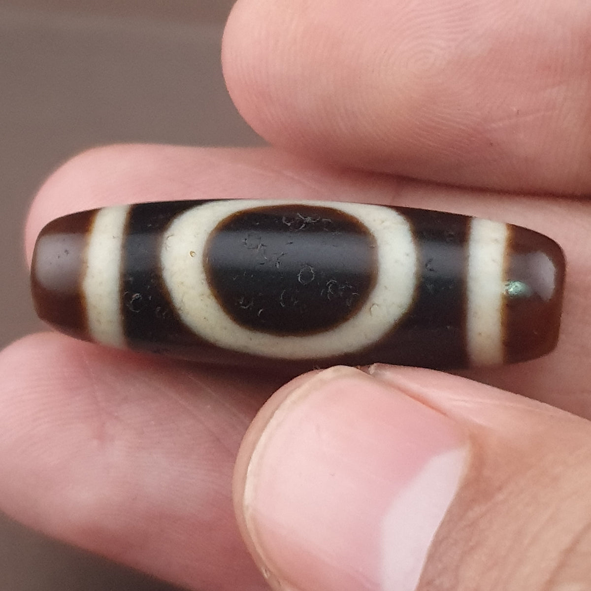 Pendentif amulette perle Dzi en agate antique, cercles et carrés himalayens tibétains