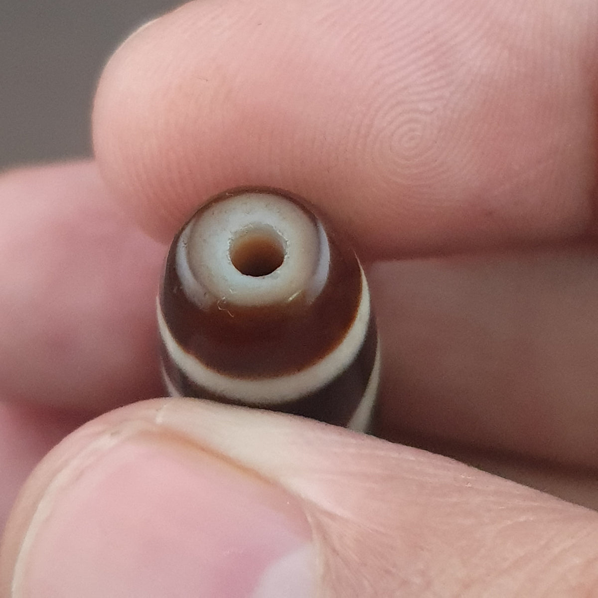Pendentif amulette perle Dzi en agate antique, cercles et carrés himalayens tibétains