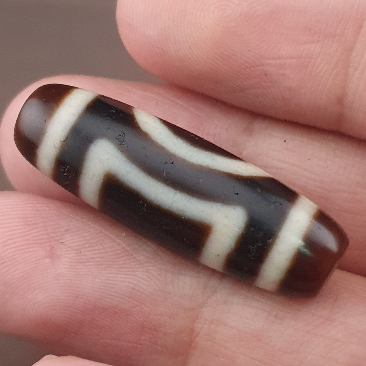 Pendentif amulette perle Dzi en agate antique, cercles et carrés himalayens tibétains