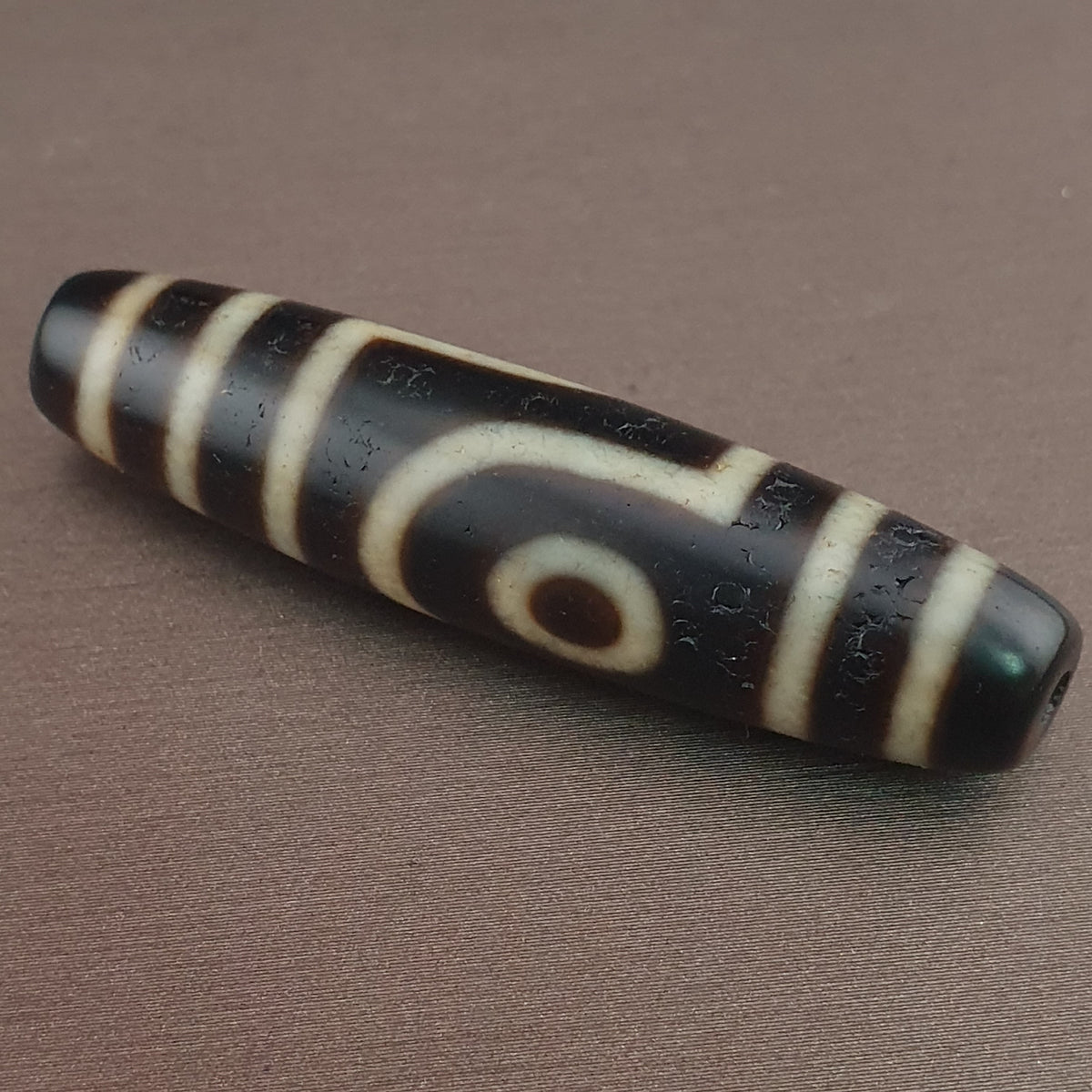 Pendentif amulette antique tibétaine de Dzi à 2 yeux en agate de l'Himalaya