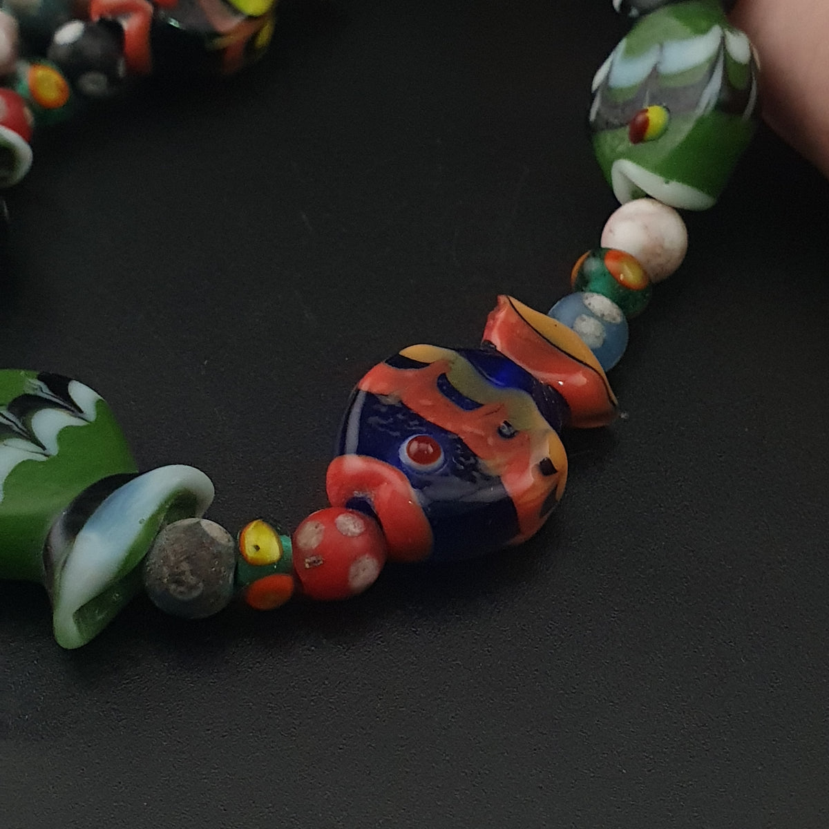 Collier de perles de verre de style vénitien vintage, motif poisson et yeux mélangés