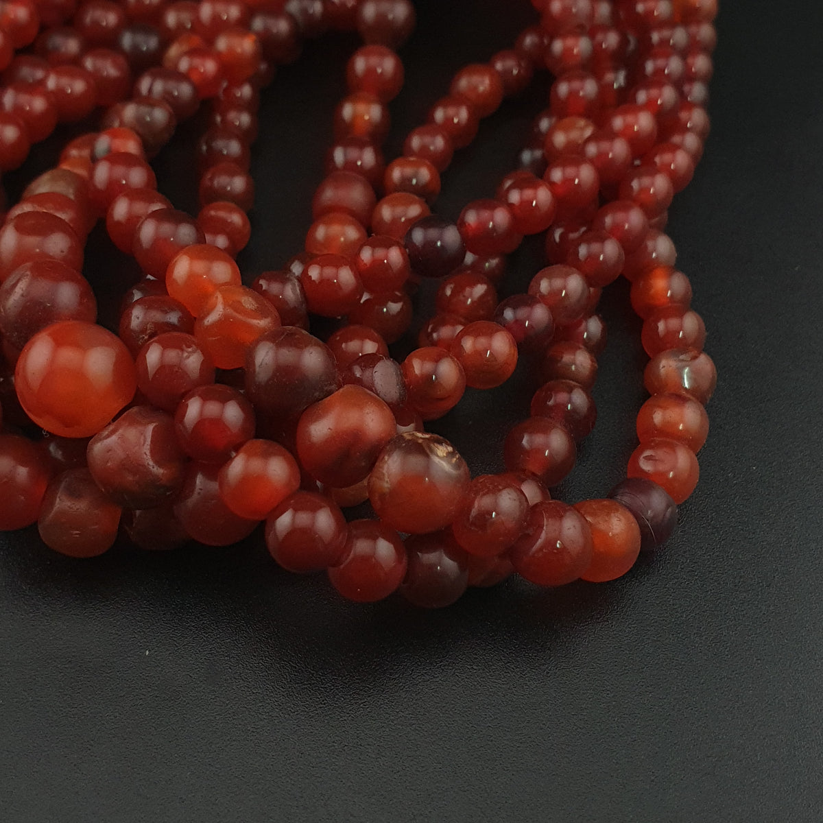 Collier vintage perles africaines agate cornaline rouge multi-rangs du Mali