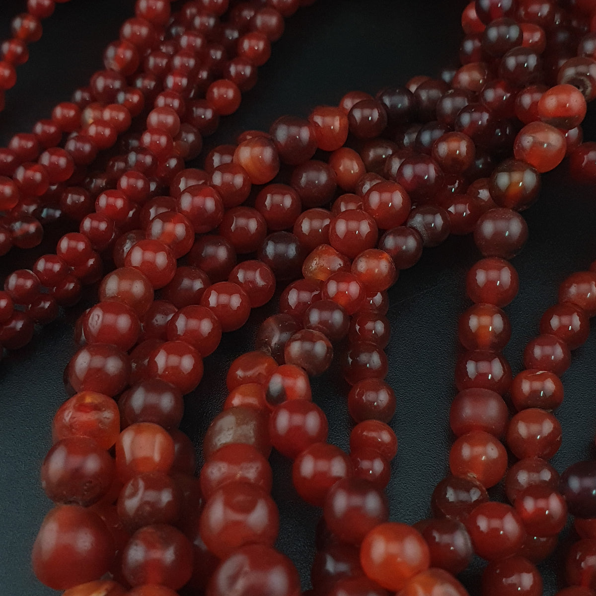Collier vintage perles africaines agate cornaline rouge multi-rangs du Mali