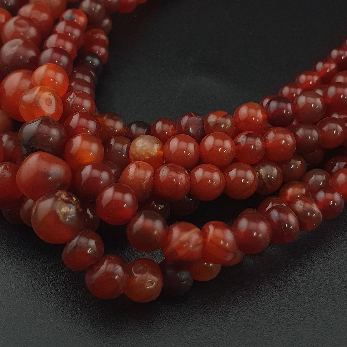 Collier vintage perles africaines agate cornaline rouge multi-rangs du Mali