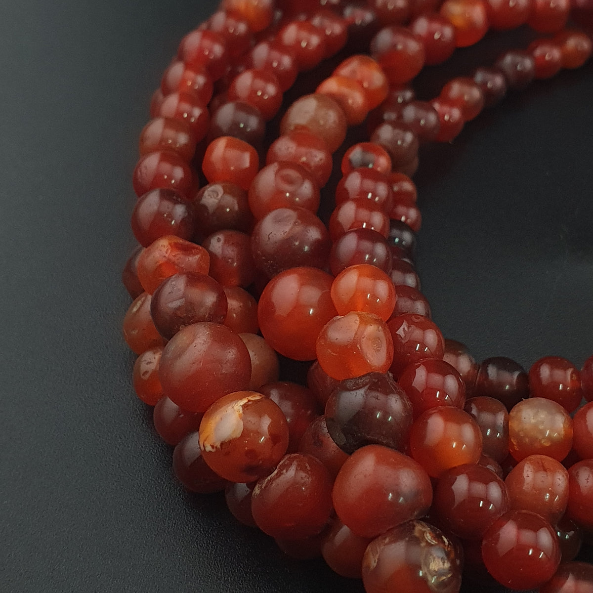 Collier vintage perles africaines agate cornaline rouge multi-rangs du Mali