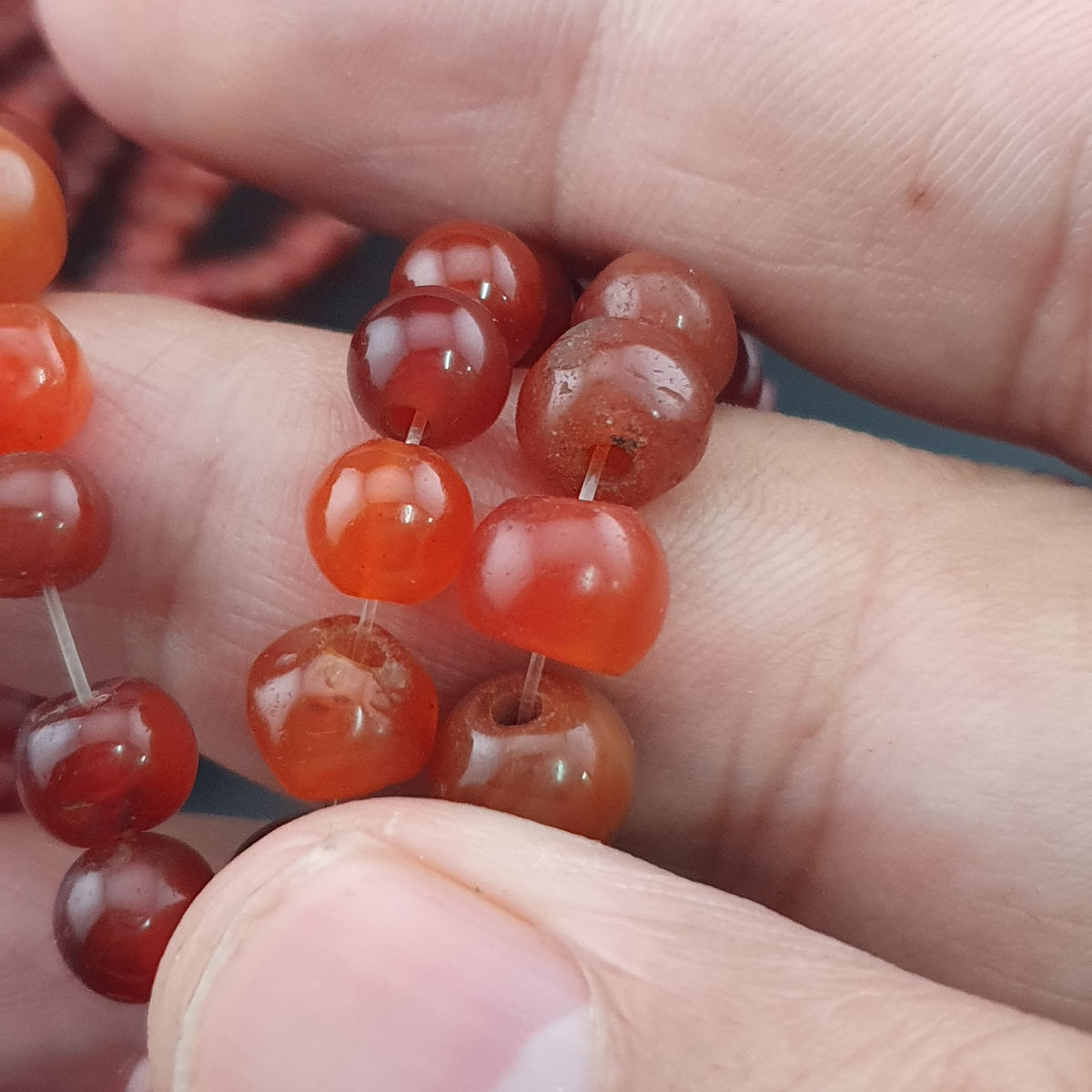 Collier vintage perles africaines agate cornaline rouge multi-rangs du Mali