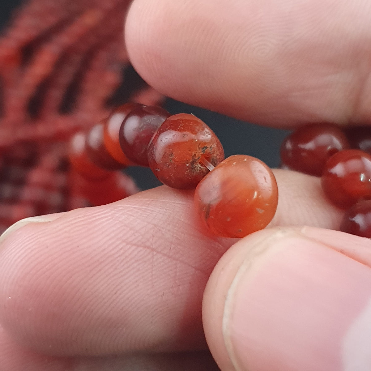 Collier vintage perles africaines agate cornaline rouge multi-rangs du Mali