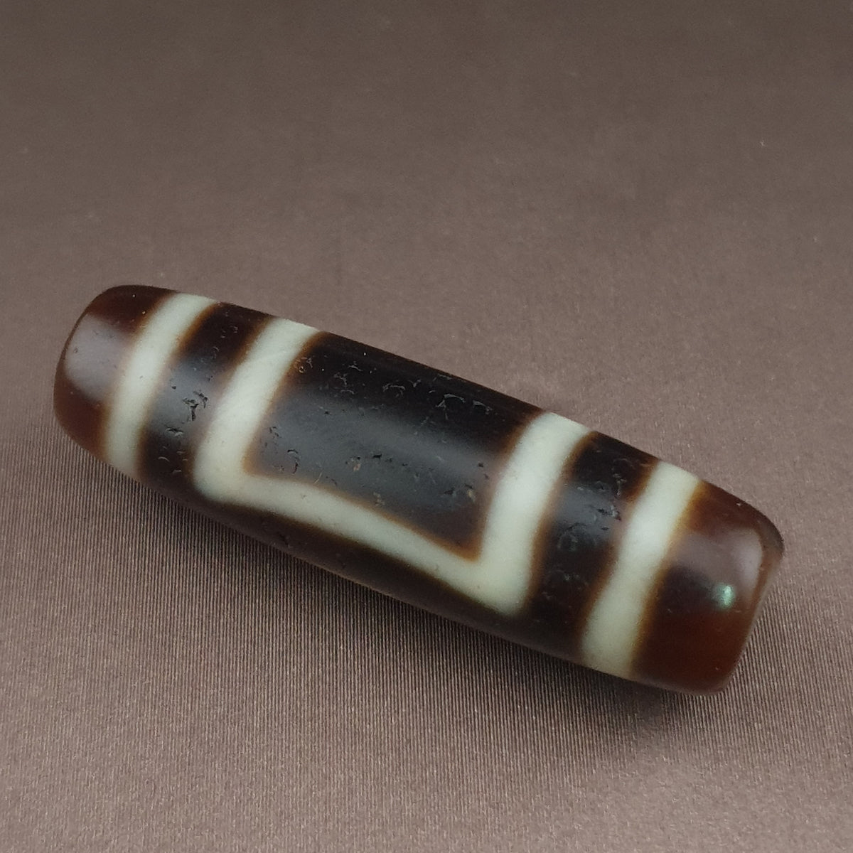 Pendentif Amulette Perle Dzi en Agate Oeil Circulaire & Carré Antique Tibétain de l'Himalaya