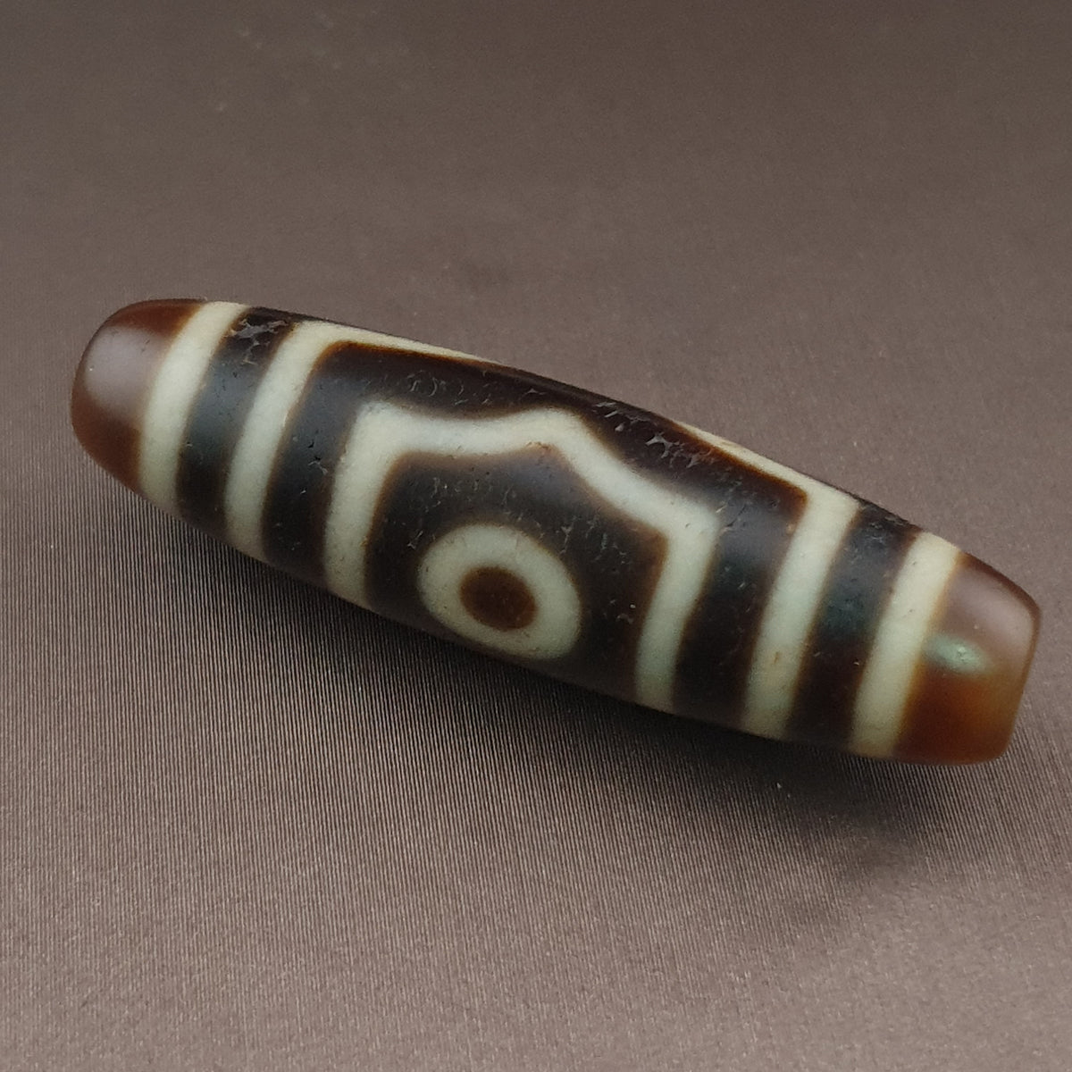 Pendentif amulette ancienne en perle Dzi agate tibétaine himalayenne à 3 yeux