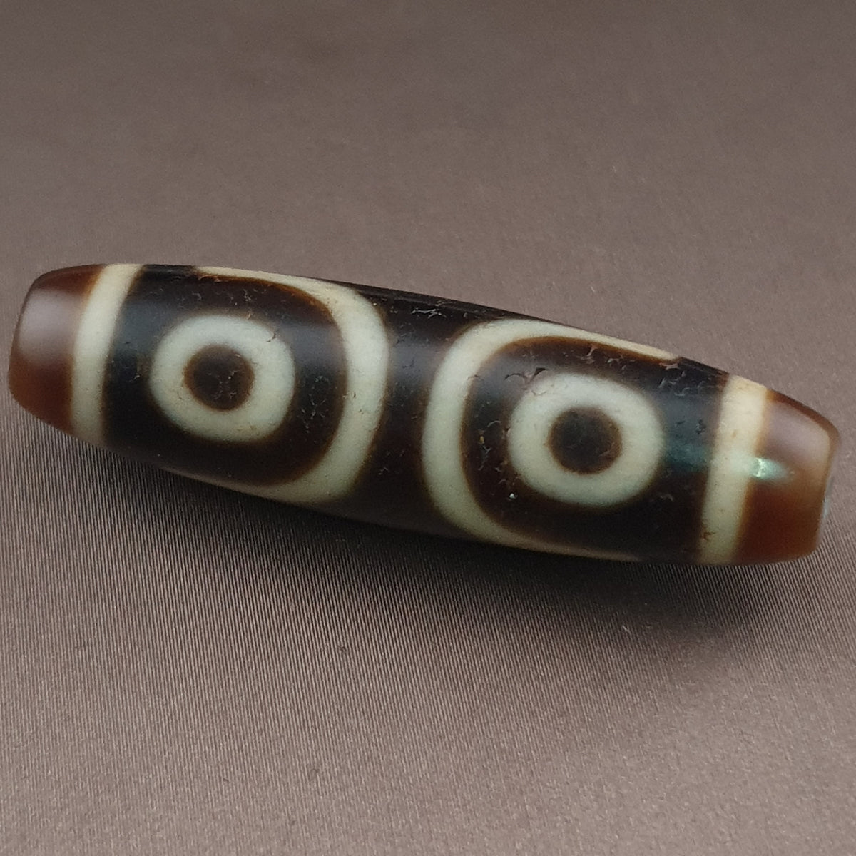 Pendentif amulette ancienne en perle Dzi agate tibétaine himalayenne à 3 yeux