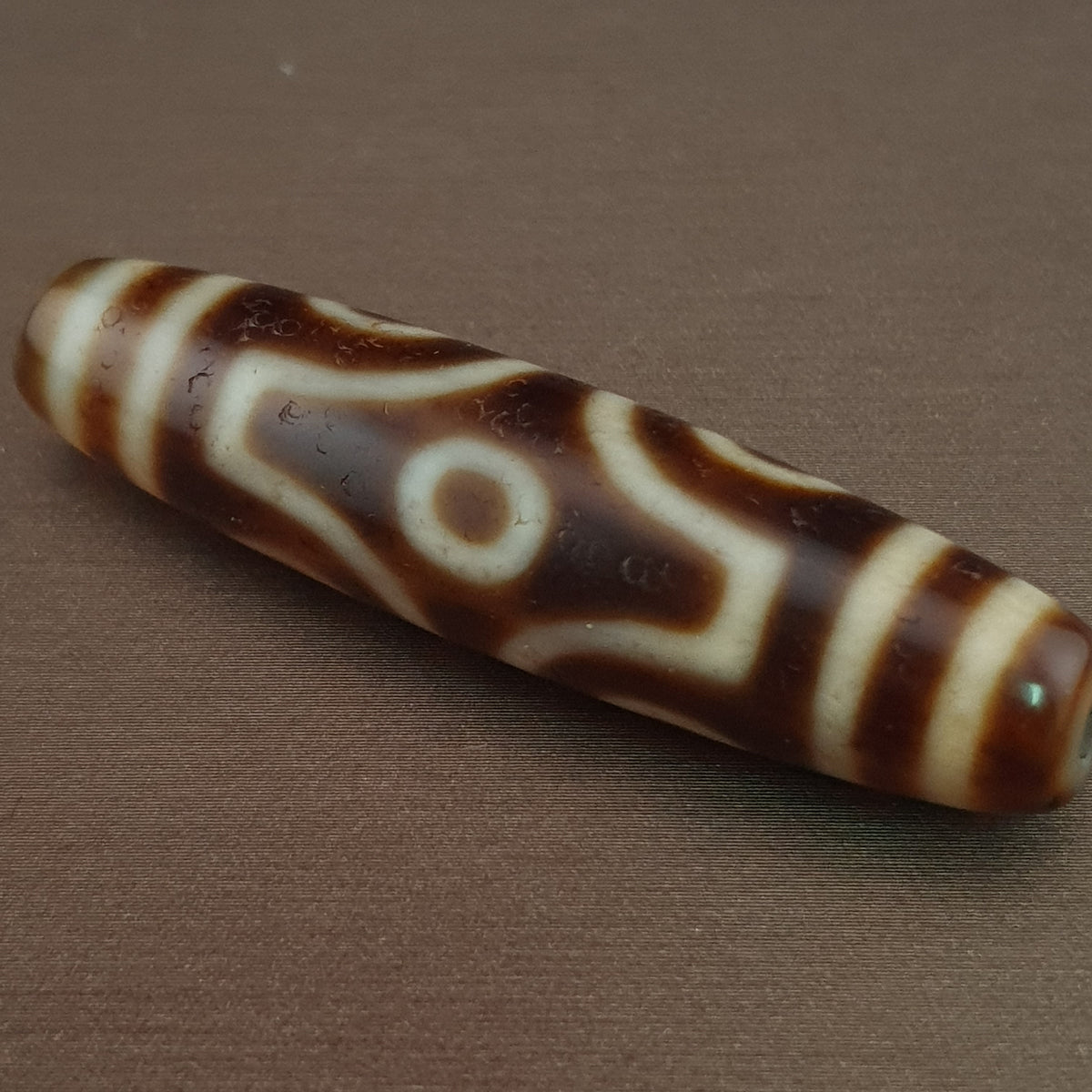 Pendentif amulette antique perle Dzi agate tibétaine de l'Himalaya à 6 yeux