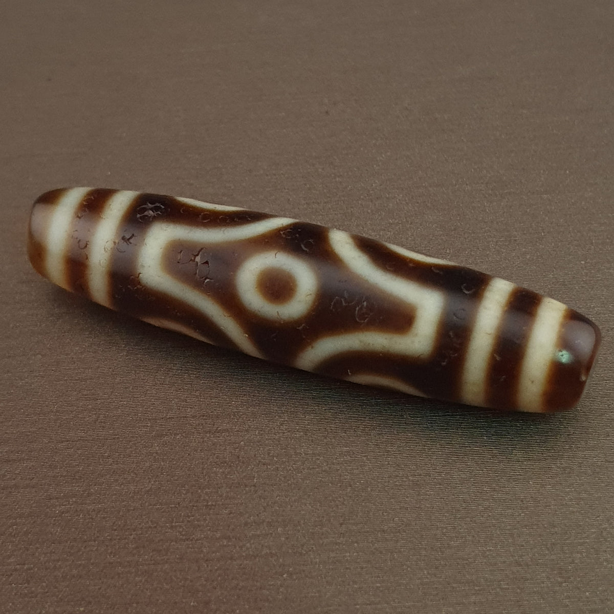 Pendentif amulette antique perle Dzi agate tibétaine de l'Himalaya à 6 yeux